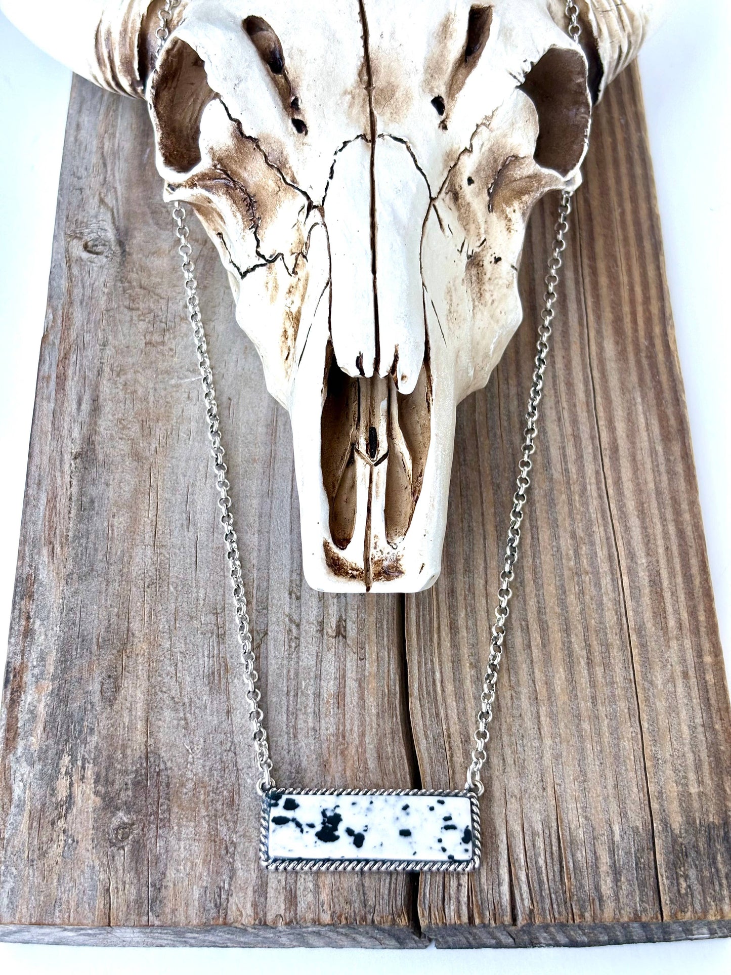 Western Style Stone Bar Pendant Necklace: Black