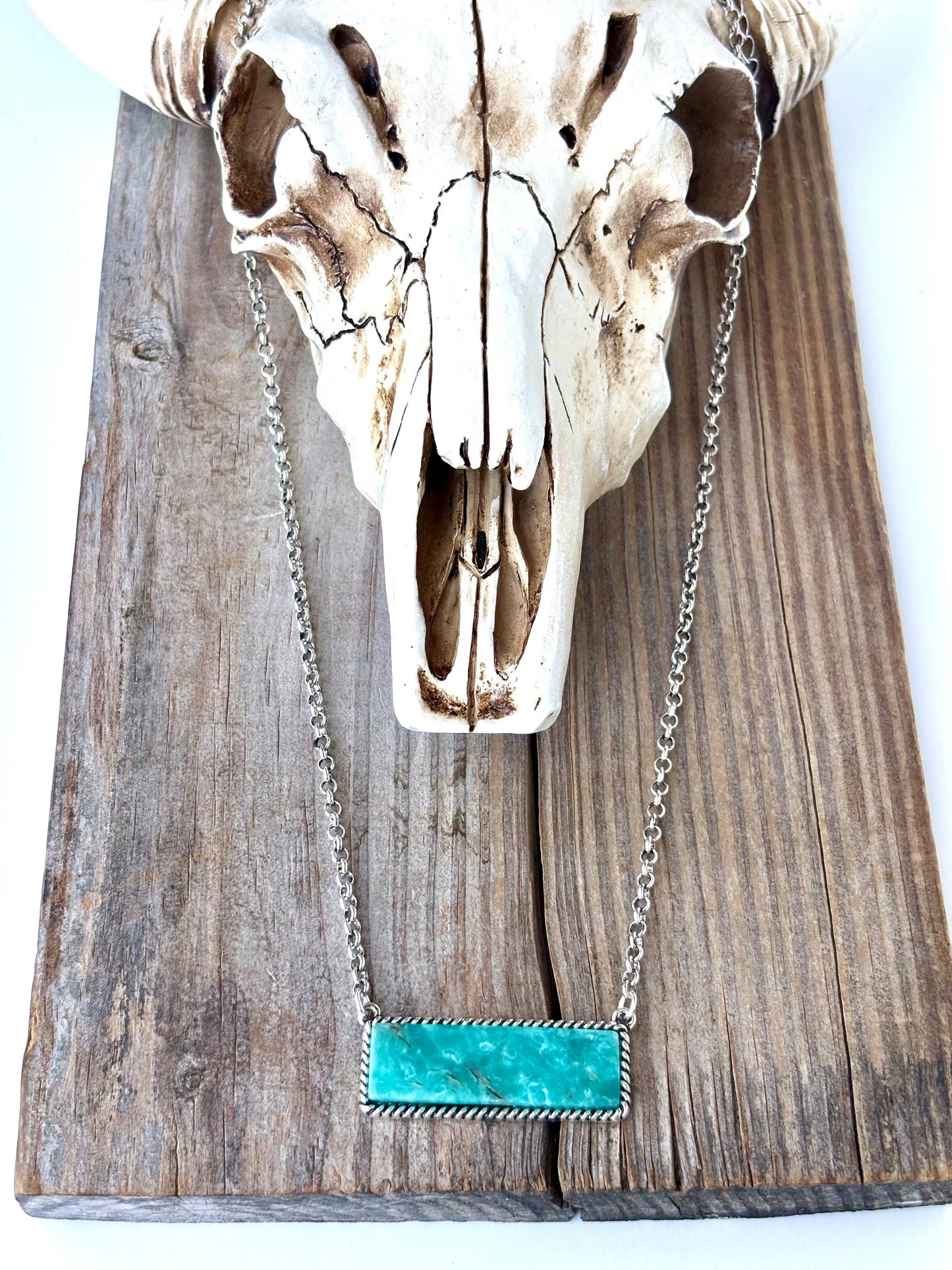 Western Style Stone Bar Pendant Necklace: Black