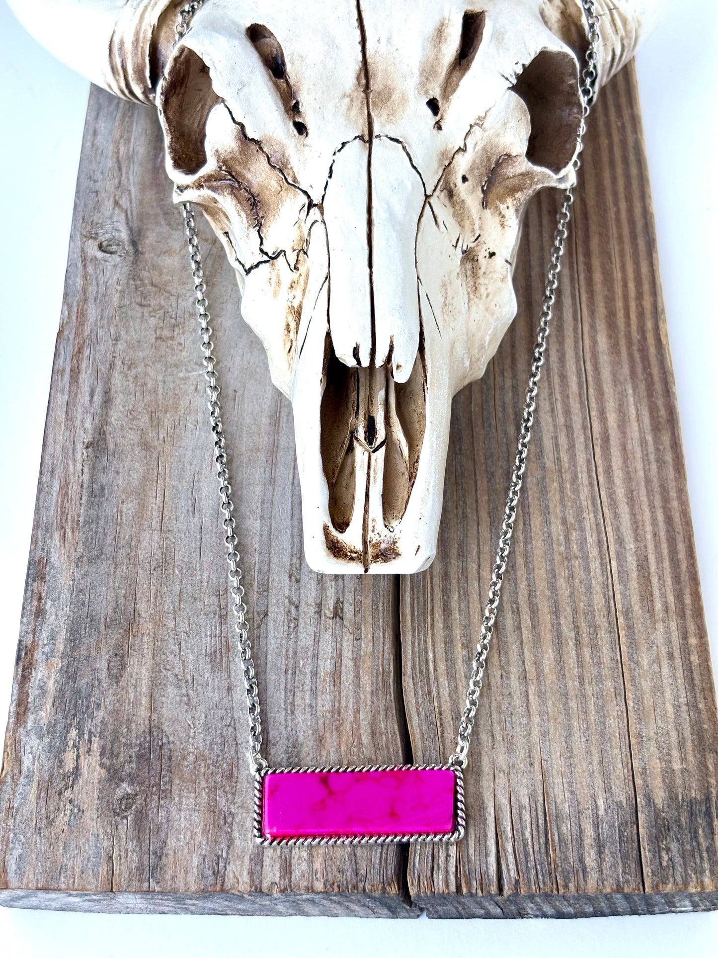 Western Style Stone Bar Pendant Necklace: Black