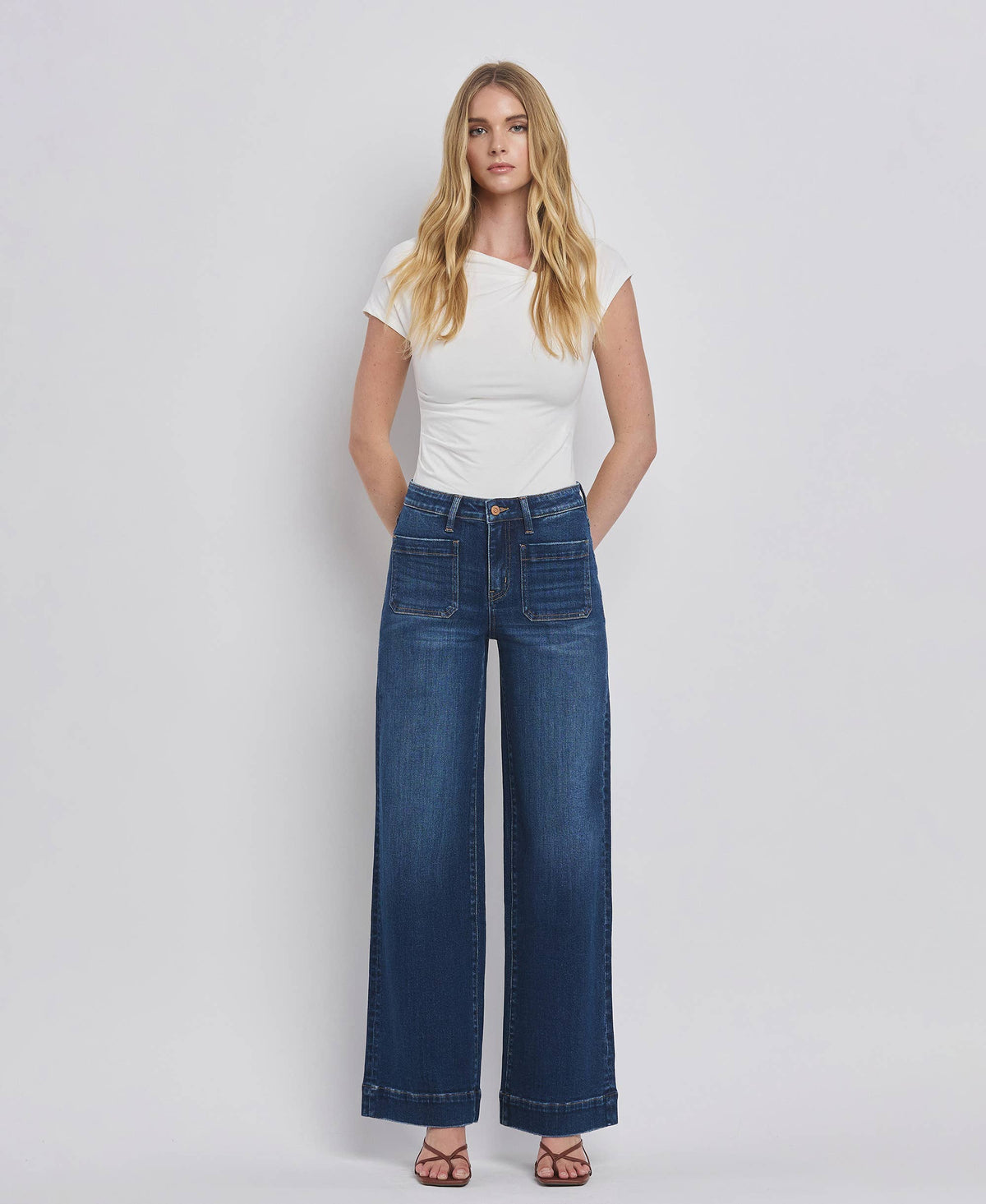 HIGH RISE PATCH POCKET TROUSER  HEM WIDE JEANS F5764D: DARK DENIM