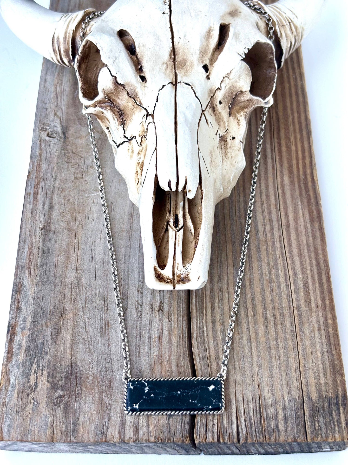 Western Style Stone Bar Pendant Necklace: Black