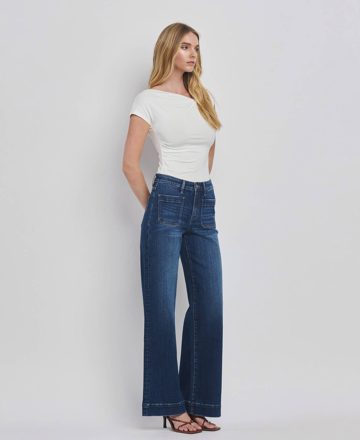 HIGH RISE PATCH POCKET TROUSER  HEM WIDE JEANS F5764D: DARK DENIM