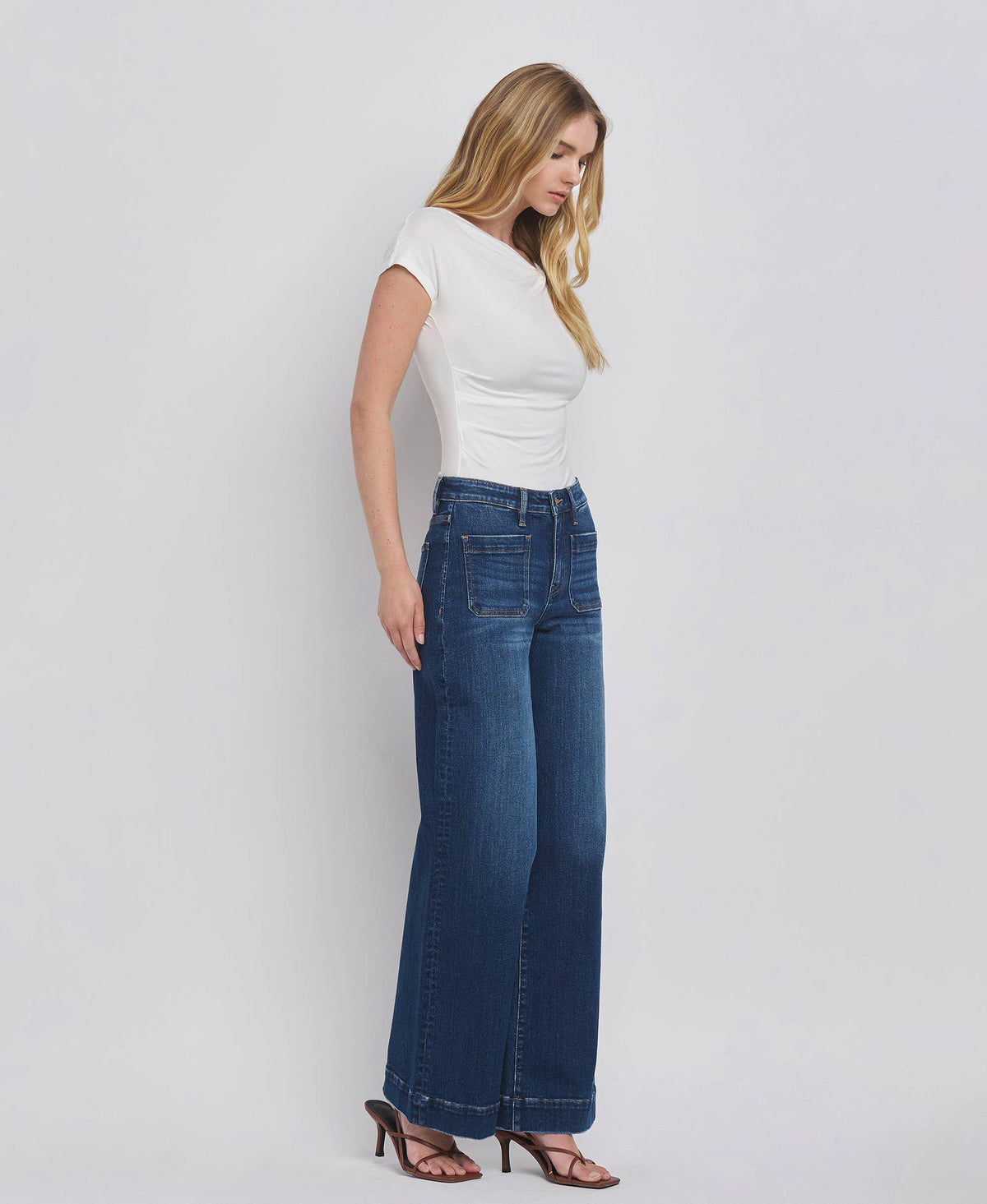 HIGH RISE PATCH POCKET TROUSER  HEM WIDE JEANS F5764D: DARK DENIM