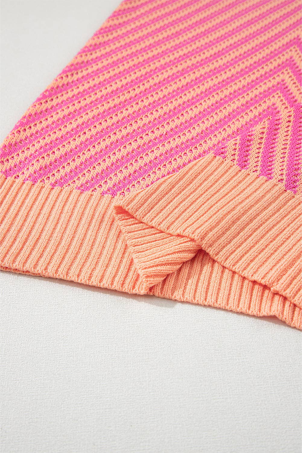 Strawberry Pink Contrast Chevron Knit V Neck Sweater Vest: Strawberry Pink / 100%Viscose