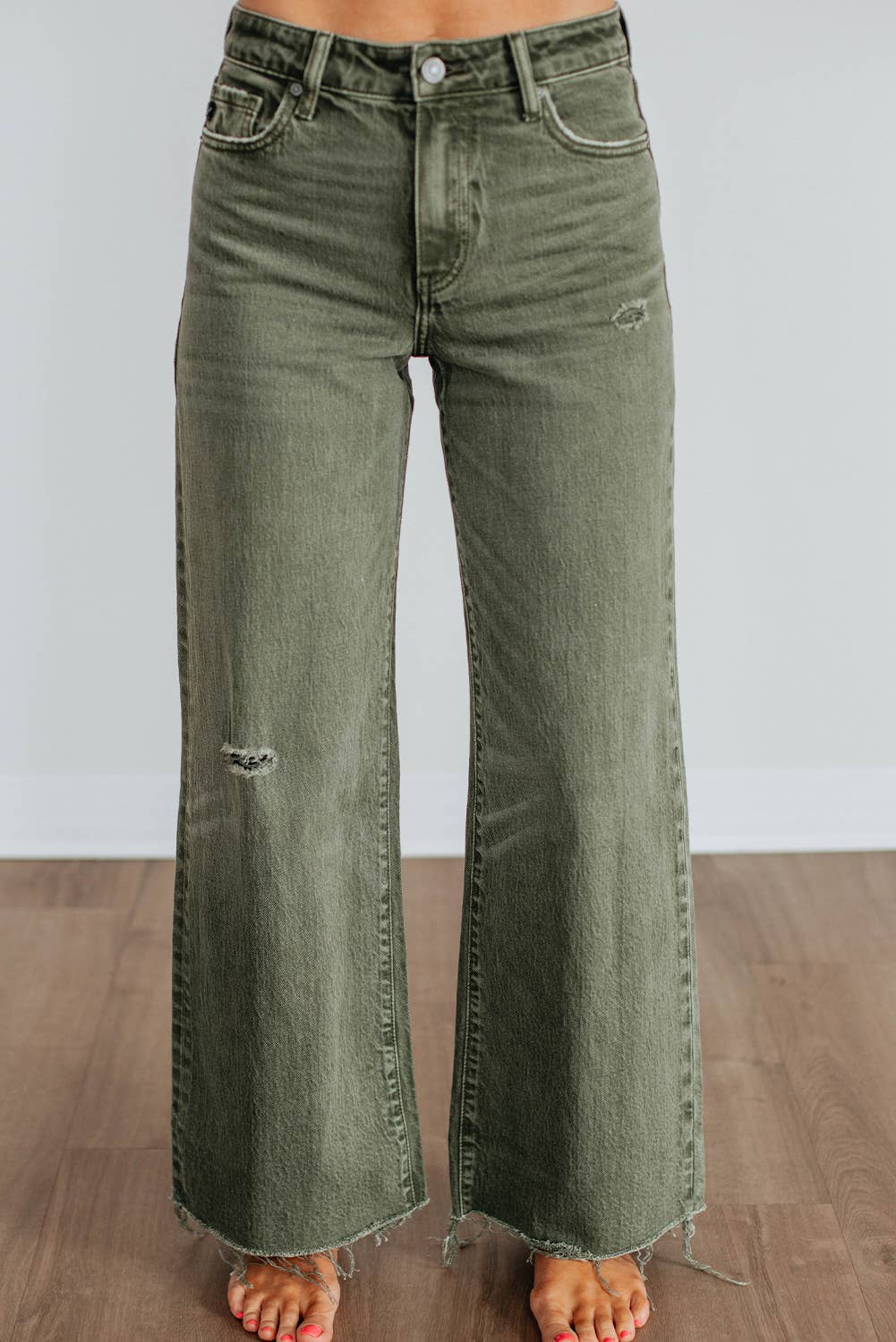 Slight Distressed Raw Edge Wide Leg Jeans: Four Leaf Clover / Missy
