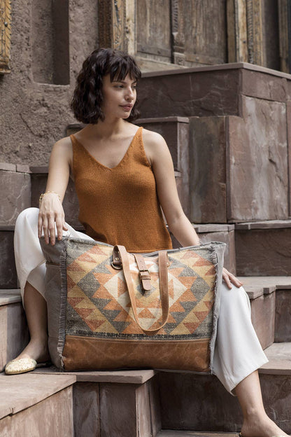 Cosmopolitan  Weekender Bag: Multi-Coloured